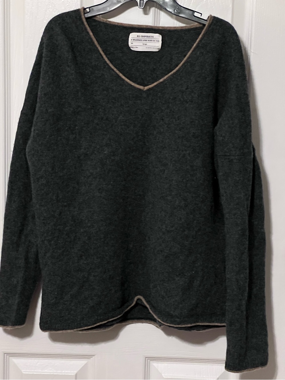 REI Co-op Women’s 100% Lambswool V Neck Sweater Gray Tan Trim L